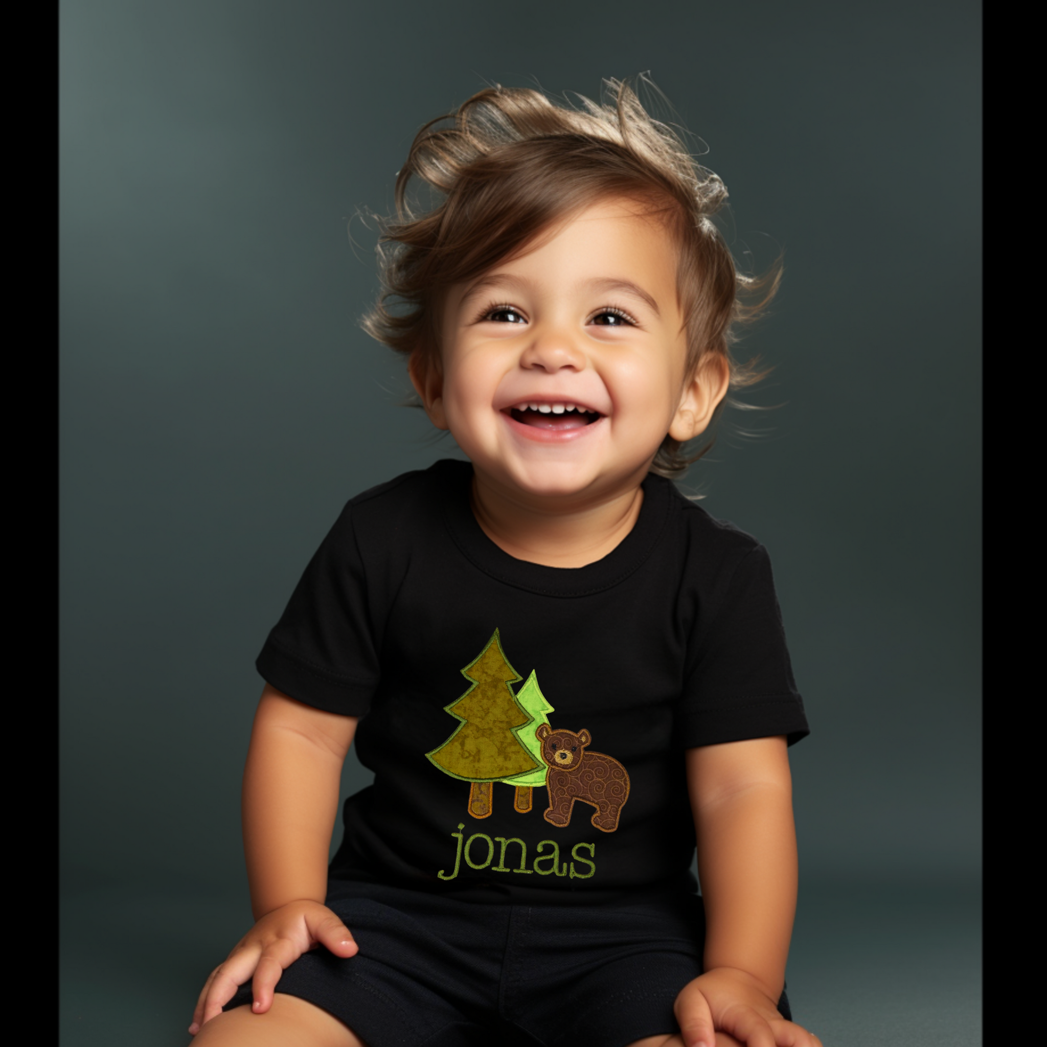 Personalized Bear & Pine Trees Appliqué Kids T-Shirt – Custom Name Woodland Adventure Tee